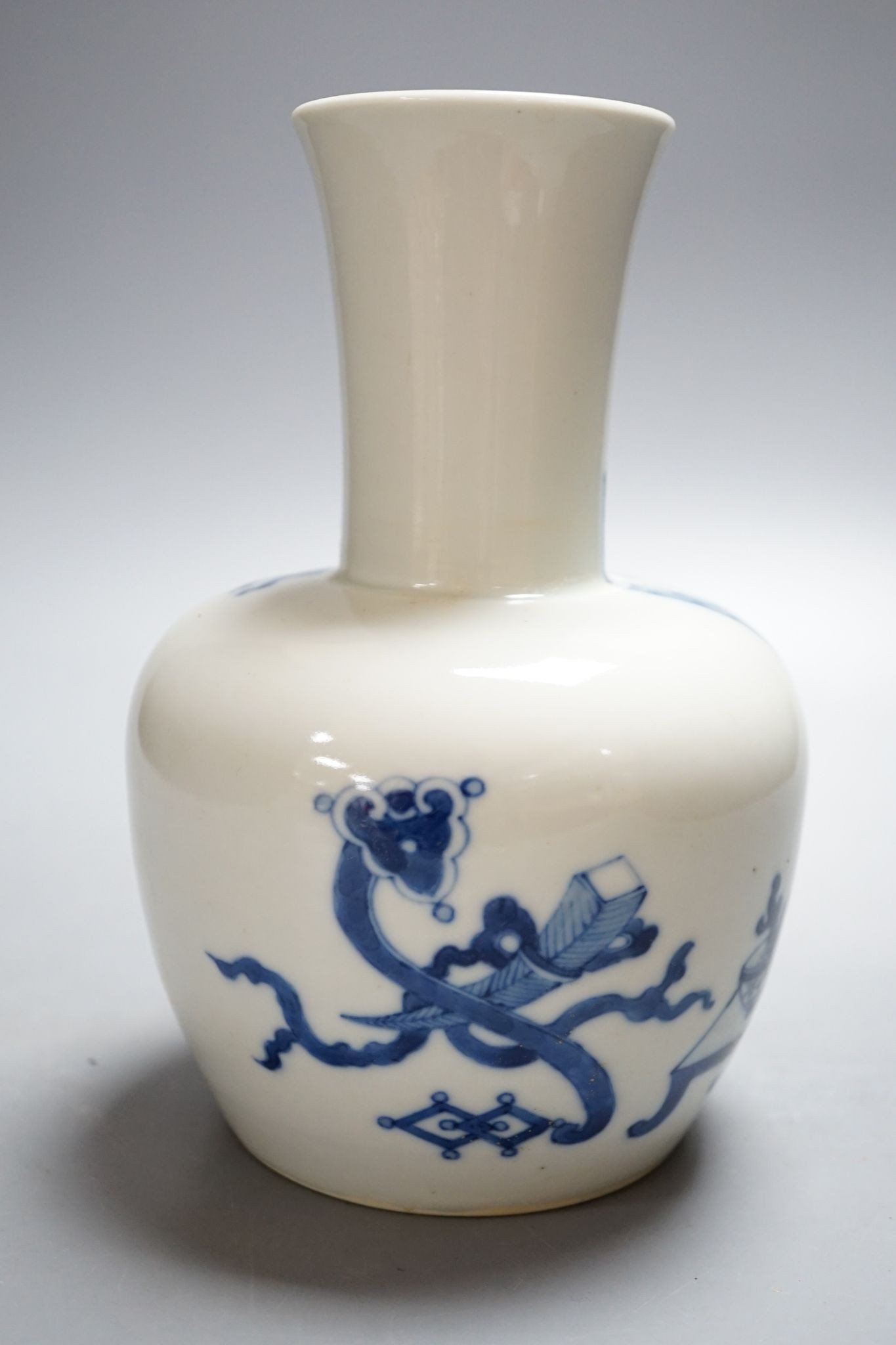 A 19th century Chinese blue and white vase, 20cm